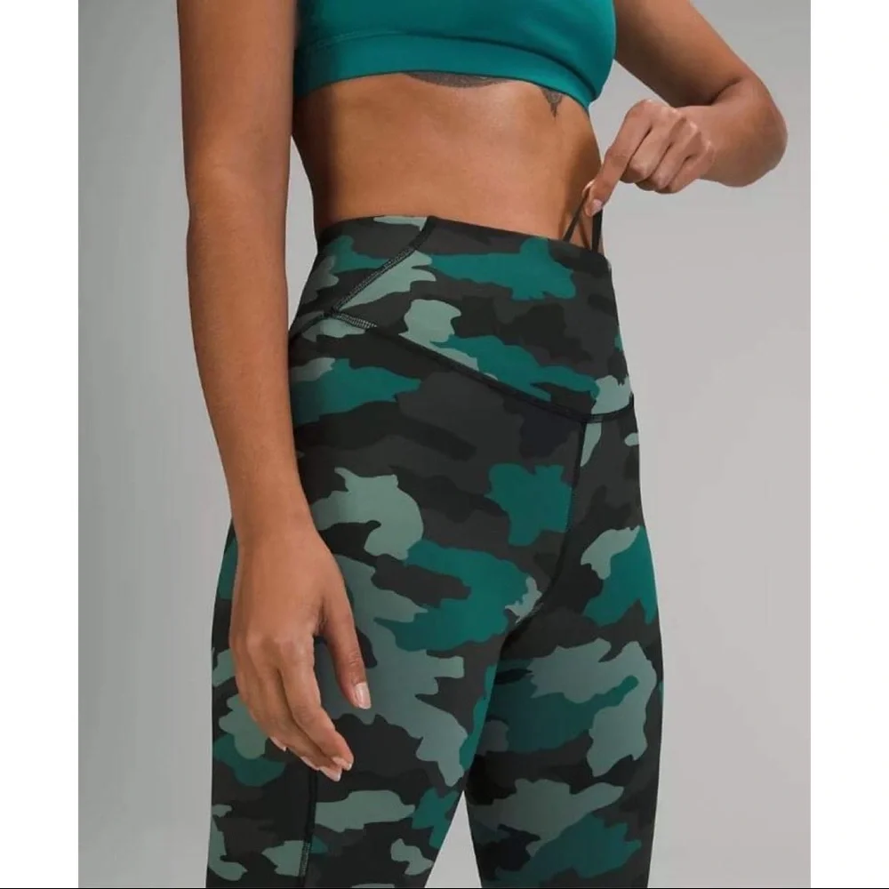 NWT Lululemon Base Pace High-Rise Running Tight 25" Camo sz 14 - Picture 4 of 10